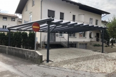 Nadstrešek prašno barvan kovinski