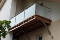 inox ograja iz steklenim polnilnom